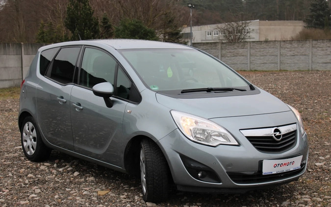 Opel Meriva cena 22900 przebieg: 176000, rok produkcji 2011 z Sianów małe 667